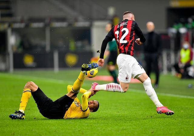 邀请赛巅峰对决!漠南烈马队读秒绝平泰山风暴队,篮球赛场再起波澜;门前嗅觉决定胜负的简单介绍 邀请赛巅峰对决!漠南烈马队读秒绝平泰山风暴队,篮球赛场再起波澜;门前嗅觉决定胜负的简单介绍