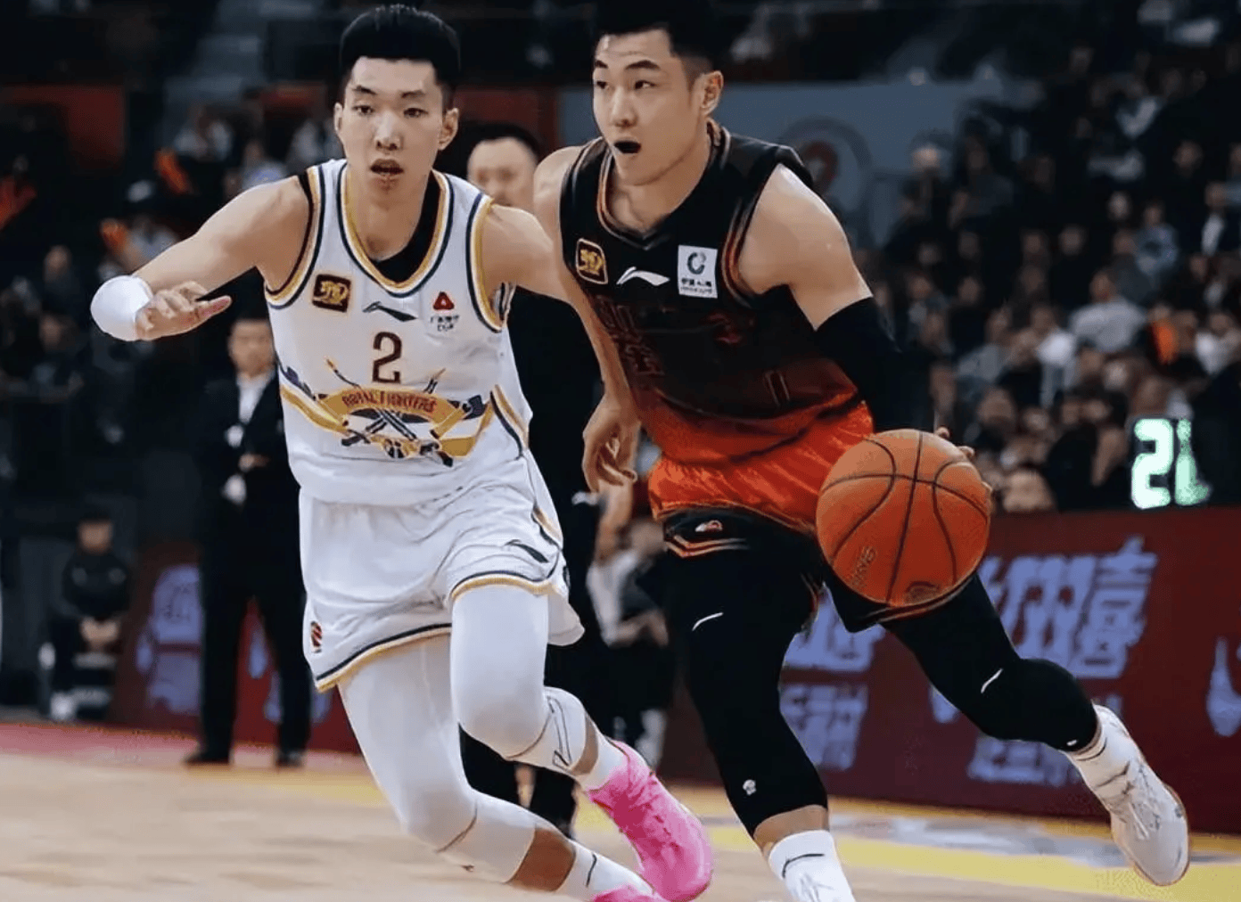 CBA常规赛今夜再迎强敌，山东男篮刷新队史纪录，主帅态度——态度坚定，轮换策略成焦点的简单介绍