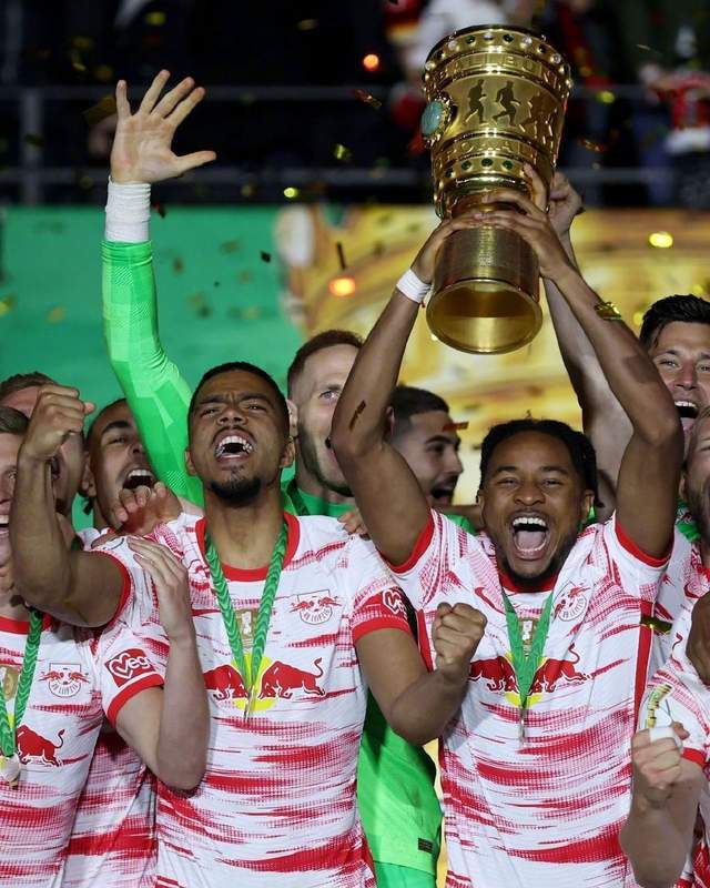  德国杯加时末段走向成谜；夏洛特黄蜂门线救险；悬念犹存；球队文化再被提及