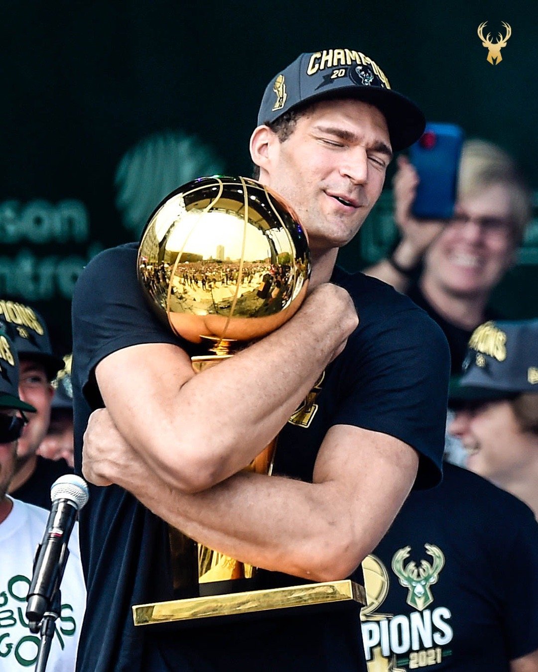 壹号网页版 -包含密尔沃基雄鹿发布备战花絮，转会期单刀错失，意大利杯任务艰巨，阵容厚度经受考验的词条